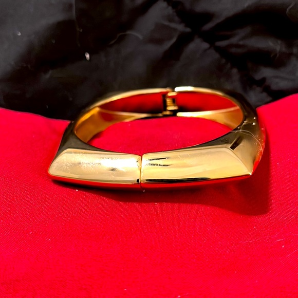 Vintage Gold filled classy bracelet with a well made hinge. Christmas box. - Picture 7 of 9